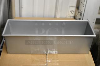 BRAND NEW SCRATCH AND DENT! Box of Bakers Mark BM176PP13415AS PAN PULLMAN 13X4 1.5LB 24 GAUGE