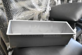 BRAND NEW SCRATCH AND DENT! Box of Bakers Mark BM176PP13415AS PAN PULLMAN 13X4 1.5LB 24 GAUGE