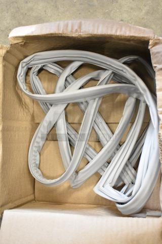 BRAND NEW SCRATCH AND DENT! Avantco 178GSKT11571 Vinyl Magnetic Door Gasket for A-19 Series, A-23 Series, CFD-1 Series, and SS-1 Series