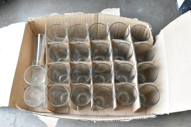 BRAND NEW SCRATCH AND DENT! Box of 22 Libbey 1639 16 oz. Customizable Rim Tempered Mixing Glass / Pint Glass - Image 3 of 5