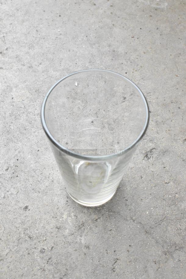 BRAND NEW SCRATCH AND DENT! Box of 22 Libbey 1639 16 oz. Customizable Rim Tempered Mixing Glass / Pint Glass - Image 4 of 5