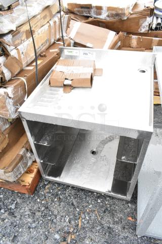 BRAND NEW SCRATCH AND DENT! Regency 600GRSU2324C Stainless Steel Corrugated Top Glass Rack Storage Unit - 23" x 24"