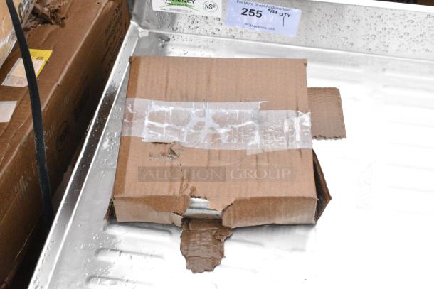 BRAND NEW SCRATCH AND DENT! Regency 600GRSU2324C Stainless Steel Corrugated Top Glass Rack Storage Unit - 23" x 24" - Image 2 of 7