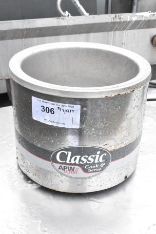 APW Wyott HCW-11 Stainless Steel Commercial Countertop Soup Kettle Food Warmer. 120 Volts, 1 Phase.