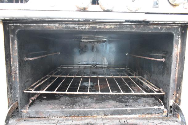 Southbend 4361D-2CL Stainless Steel Natural Gas Powered Charbroiler w/ 2 Burner Range, Oven and Back Splash on Commercial Casters. - Image 8 of 10