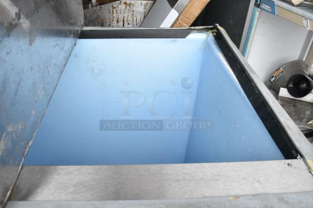Hoshizaki KM-650MAH Stainless Steel Commercial Ice Head on Hoshizaki B-900SF Metal Commercial Ice Bin. 208-30 Volts, 1 Phase. - Image 9 of 10