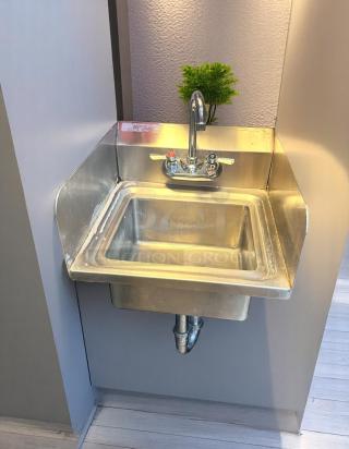 Excellent Condition Stainless Steel Wall-Mount Hand Sink – NSF Certified – 20" Wide – Fully Tested & Working! – Buyer Must Remove!