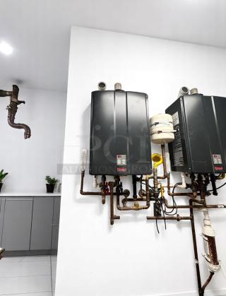 Excellent Condition Commercial Tankless Water Heater – Rinnai CU199iN – Natural Gas – 199,000 BTU – Fully Tested & Working! – Buyer Must Remove!
