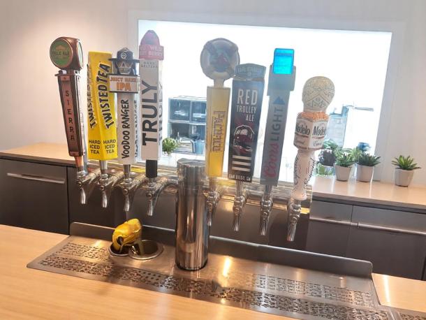 Excellent Condition Beer Tap Tower with 8 Tap Handles – Fully Operational –Buyer Must Remove! - Image 3 of 4