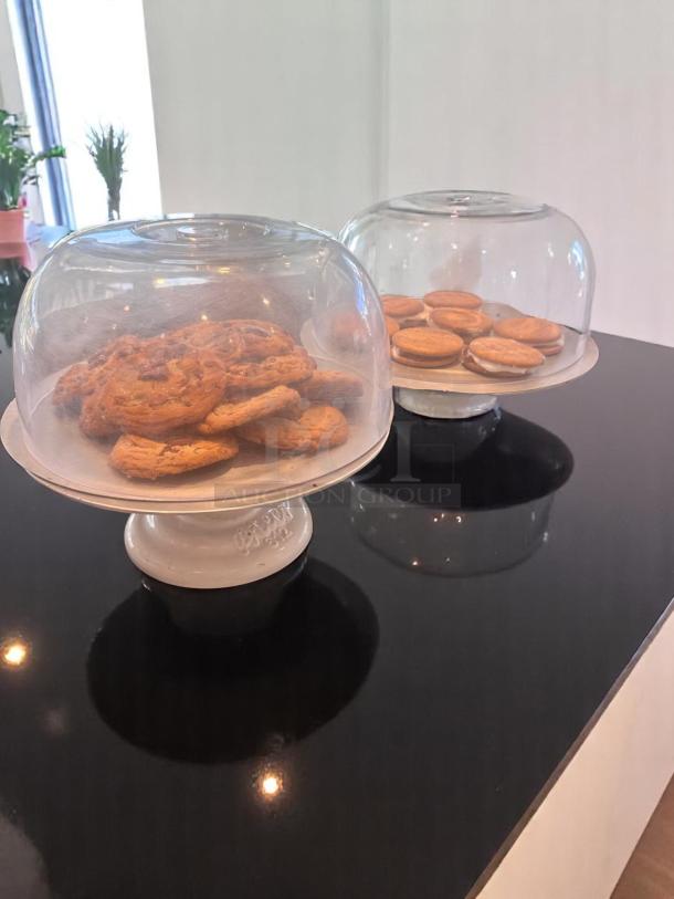 Lot of 3 – Excellent Condition Cake Display Domes with Ceramic Pedestals – Clear Acrylic Covers – Code BPT 17 - Image 2 of 3