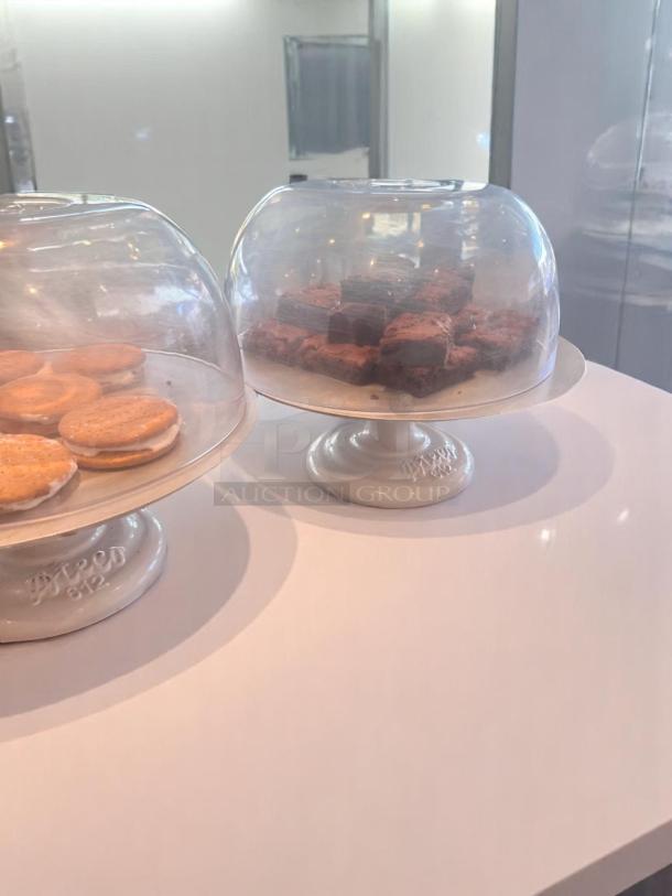 Lot of 3 – Excellent Condition Cake Display Domes with Ceramic Pedestals – Clear Acrylic Covers – Code BPT 17 - Image 3 of 3