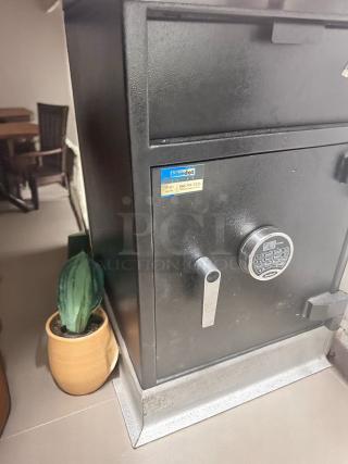 Excellent Condition – Heavy-Duty Drop Safe – Bluedot Safes – Electronic Lock –  Code BPT 18