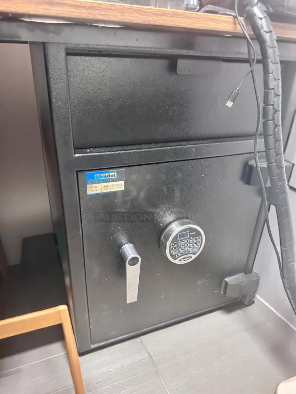 Excellent Condition – Heavy-Duty Drop Safe – Bluedot Safes – Electronic Lock –  Code BPT 18 - Image 2 of 4