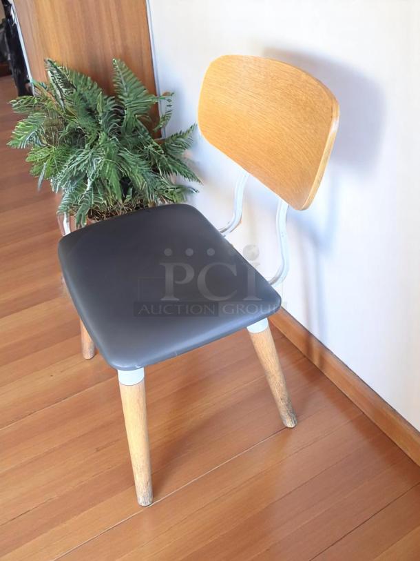 Lot of 20 – Excellent Condition Scandinavian Café Chairs – Wood + Metal – Modern Dining Style – Code BPT 21 - Image 3 of 4