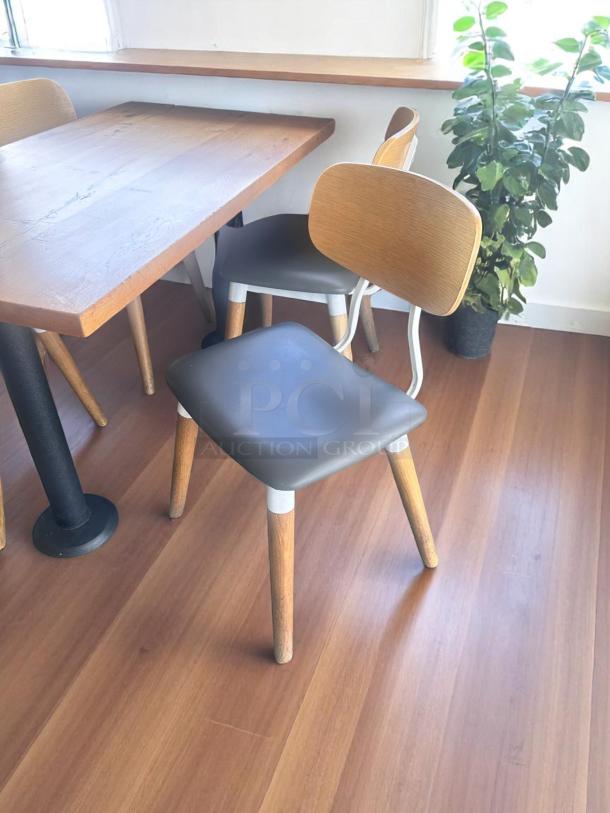 Lot of 20 – Excellent Condition Scandinavian Café Chairs – Wood + Metal – Modern Dining Style – Code BPT 21 - Image 4 of 4