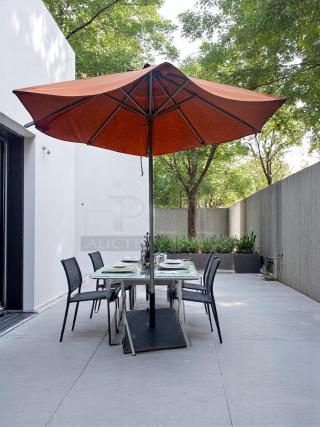 OUTDOOR PATIO UMBRELLAS – Lot of 5 – Excellent Condition – Heavy Duty Canvas – Code BPT 18
