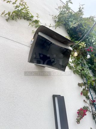 WALL-MOUNTED PATIO HEATER – Bromic Smart-Heat – Superb Condition – Fully Tested – Code BPT 18