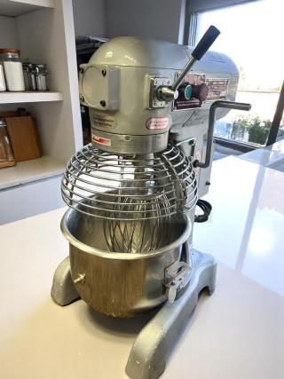 Excellent Condition Commercial Mixer – Hobart M20-E – 20 Qt Capacity – 110V – Fully Tested & Working!