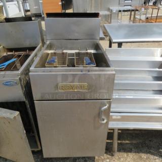 One Royal Natural Gas Deep Fryer With 2 Baskets On Casters. Working When Removed. 19.5X31X44.5 - Item #1188283