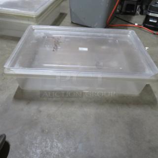 One 8.75 Gallon Food Storage Container With Lid