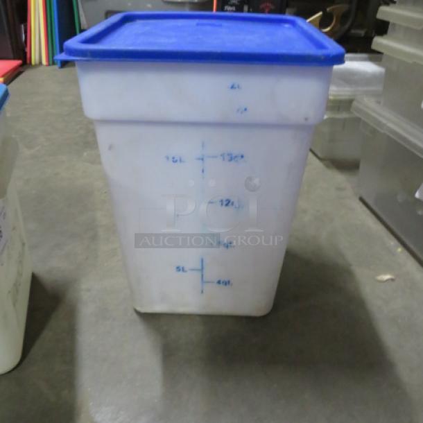 One 22 Quart Food Storage Container With Lid. - Image 1 of 1