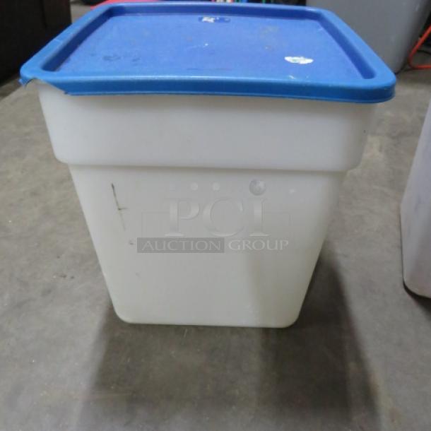 One 18 Quart Food Storage Container With Lid. - Image 1 of 1