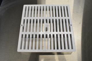 BRAND NEW SCRATCH AND DENT! 45439470A Endura 394709A 9" Square PVC Full Floor Grate for 394718 and 394708