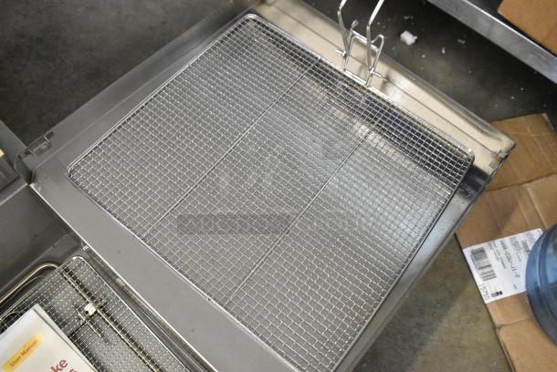 BRAND NEW SCRATCH AND DENT! Carnival King 382DFC44001 Stainless Steel 25 lb. Funnel Cake / Donut Fryer. 240 Volts, 1 Phase. - Image 6 of 11