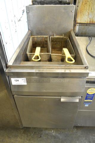 Cecilware FMP 65 Stainless Steel Commercial Natural Gas Powered Deep Fat Fryer. w/ 2 Metal Fry Baskets. 135,000 BTU.