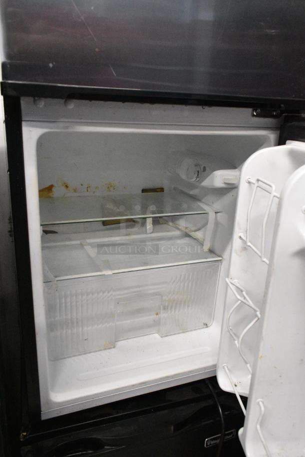 Midea MRM31D2BST Mini Cooler w/ Freezer. 115 Volts, 1 Phase. Cannot Test Due To Damaged Plug - Image 5 of 8