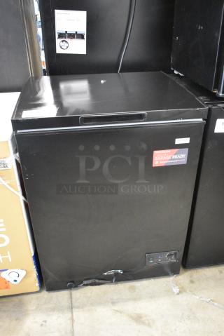 Frigidaire FGFRF5009-BLACK Chest Freezer w/ Hinge Lid. 115 Volts, 1 Phase. Tested and Working!