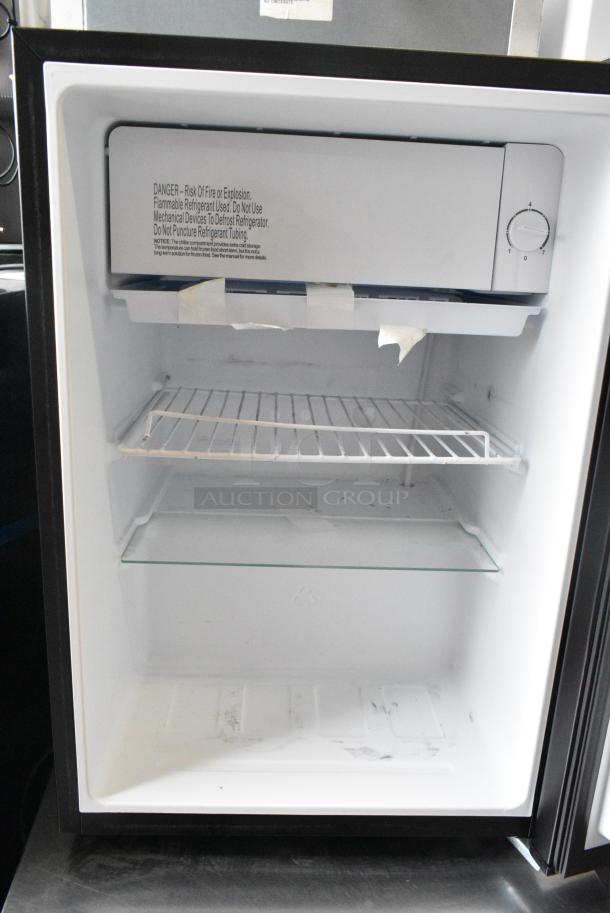 Galanz GLR25MBKE02 Mini Cooler. 115 Volts, 1 Phase. Tested and Working! - Image 3 of 6