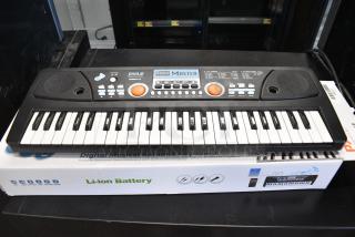 IN ORIGINAL BOX! Pyle PKBRD4113 Portable Digital Musical Karaoke Piano