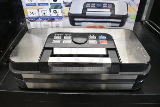 IN ORIGINAL BOX! Beelicious Pro VS8001 Vacuum Sealer. 120 Volts, 1 Phase.