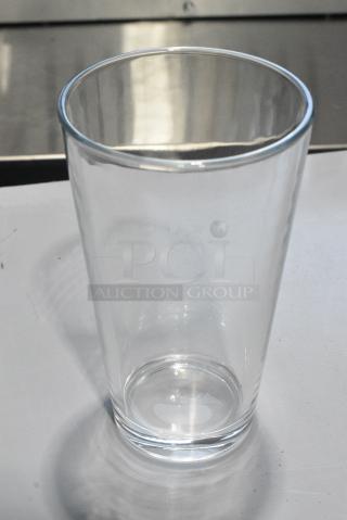 BRAND NEW SCRATCH AND DENT! Box of 24 Acopa 5515139 16 oz. Customizable Mixing Glass / Pint Glass