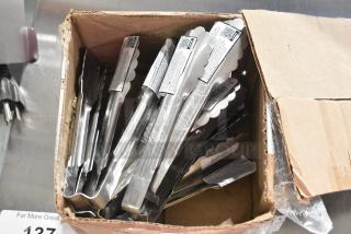 BRAND NEW SCRATCH AND DENT! Box of 12 Vollrath 4780610 Jacob's Pride® 6" Heavy-Duty One Piece Stainless Steel Scalloped Utility Tong