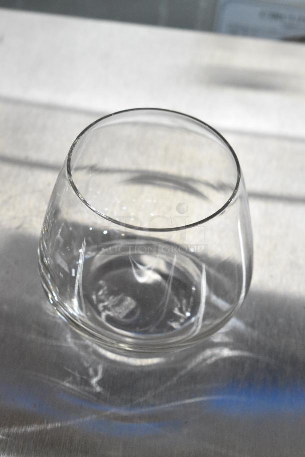 BRAND NEW SCRATCH AND DENT! Box of 12 Acopa 5539012R Radiance 12 oz. Stemless Wine Glass - Image 4 of 5