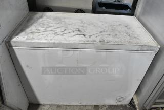 Electrolux FFFC09M1RW Chest Freezer. 115 Volts, 1 Phase.