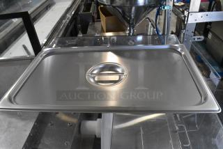 BRAND NEW SCRATCH AND DENT! Box of 12 Choice 4070110 Full Size Stainless Steel Solid Steam Table / Hotel Pan Cover