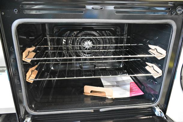 BRAND NEW SCRATCH AND DENT! Frigidaire Stainless Steel Electric Powered 4 Burner Range w/ Convection Oven. - Image 5 of 8