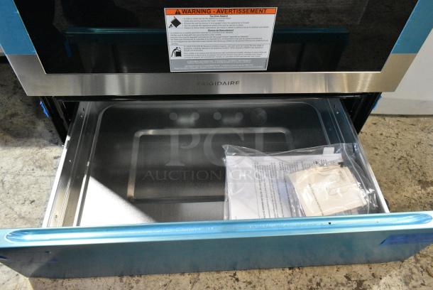 BRAND NEW SCRATCH AND DENT! Frigidaire Stainless Steel Electric Powered 4 Burner Range w/ Convection Oven. - Image 7 of 8