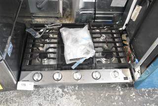 BRAND NEW SCRATCH AND DENT! Samsung NA30N6555TS/AA Stainless Steel Commercial Gas Powered 4 Burner Drop In Range.