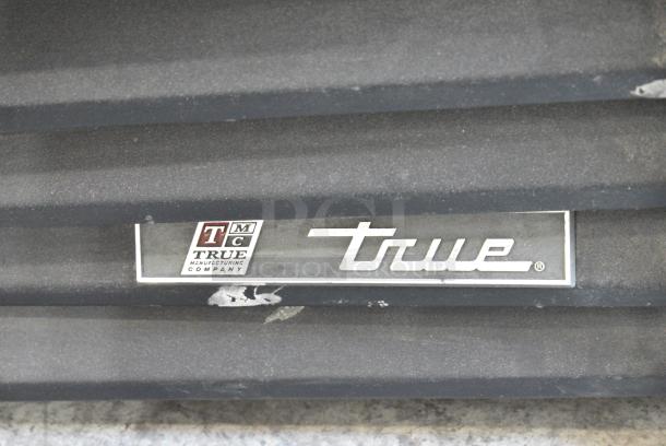 2019 True GDM-41SL-48-HC-LD Metal Commercial 2 Door Reach In Cooler Merchandiser w/ Poly Coated Racks. 115 Volts, 1 Phase. Tested and Working! - Image 3 of 7