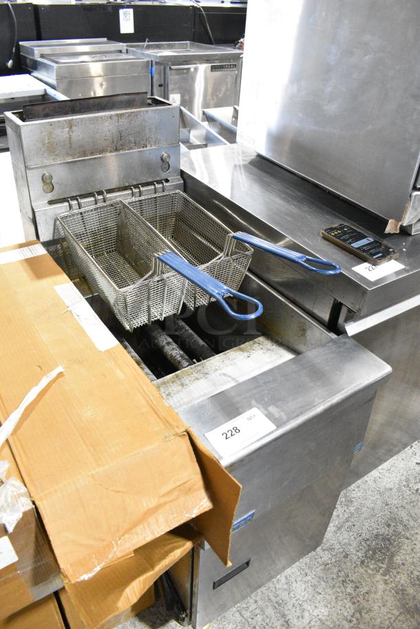 Pitco Frialator SG14 Stainless Steel Commercial Floor Style Natural Gas Powered Deep Fat Fryer w/ 2 Metal Fry Baskets. 110,000 BTU. - Image 2 of 9