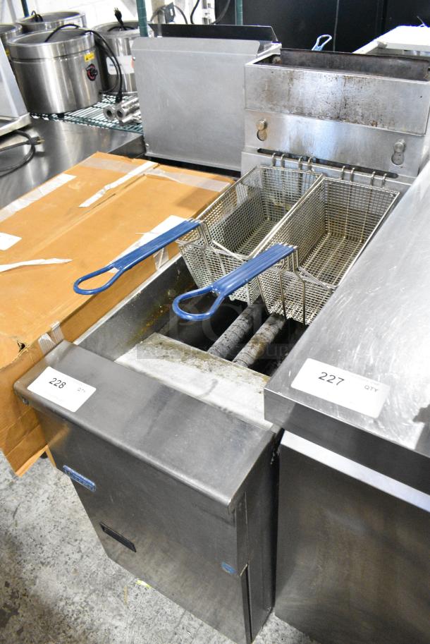 Pitco Frialator SG14 Stainless Steel Commercial Floor Style Natural Gas Powered Deep Fat Fryer w/ 2 Metal Fry Baskets. 110,000 BTU. - Image 3 of 9