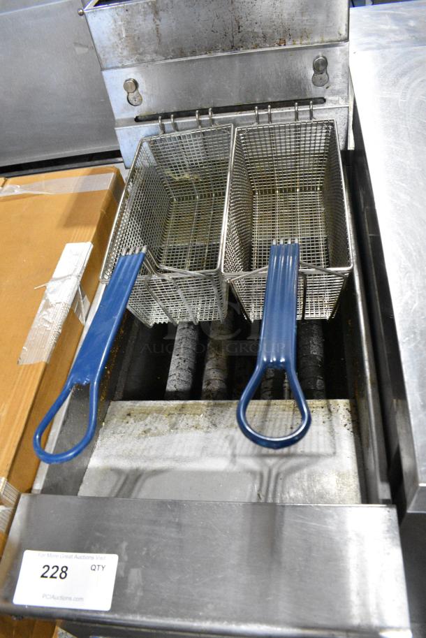 Pitco Frialator SG14 Stainless Steel Commercial Floor Style Natural Gas Powered Deep Fat Fryer w/ 2 Metal Fry Baskets. 110,000 BTU. - Image 4 of 9