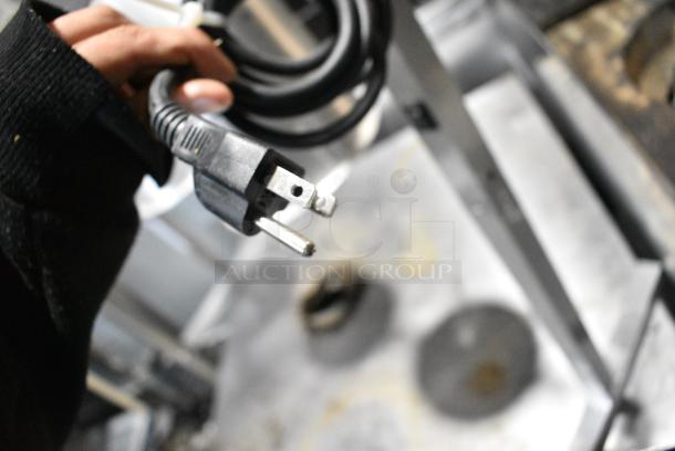 Metal Commercial 3 Head Warming Lamp. 115 Volts, 1 Phase. Tested and Working! - Image 4 of 5