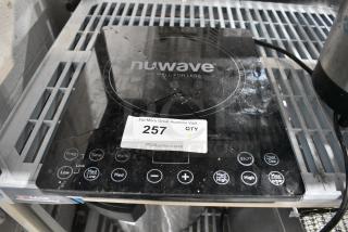 Nuwave 30702 Metal Single Burner Induction Range. See Pictures for Cracked Glasstop. 120 Volts, 1 Phase.