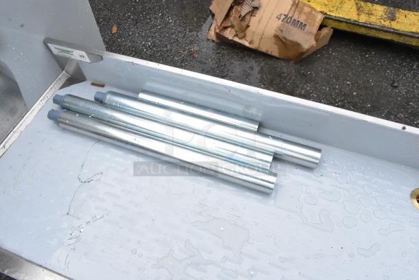 BRAND NEW SCRATCH AND DENT! Regency 600DBU1836 Stainless Steel Underbar Drainboard - 36" x 18" - Image 4 of 5