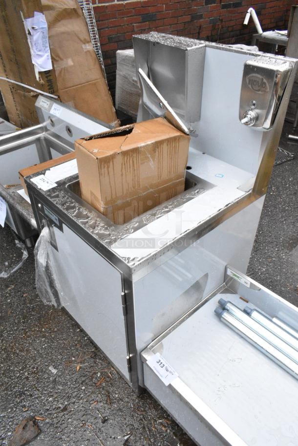 BRAND NEW SCRATCH AND DENT! Regency 600PHS24HC Space Saver Single Bowl Hot and Cold Portable Hand Sink Cart with 8" Swivel Gooseneck Faucet - Image 3 of 7